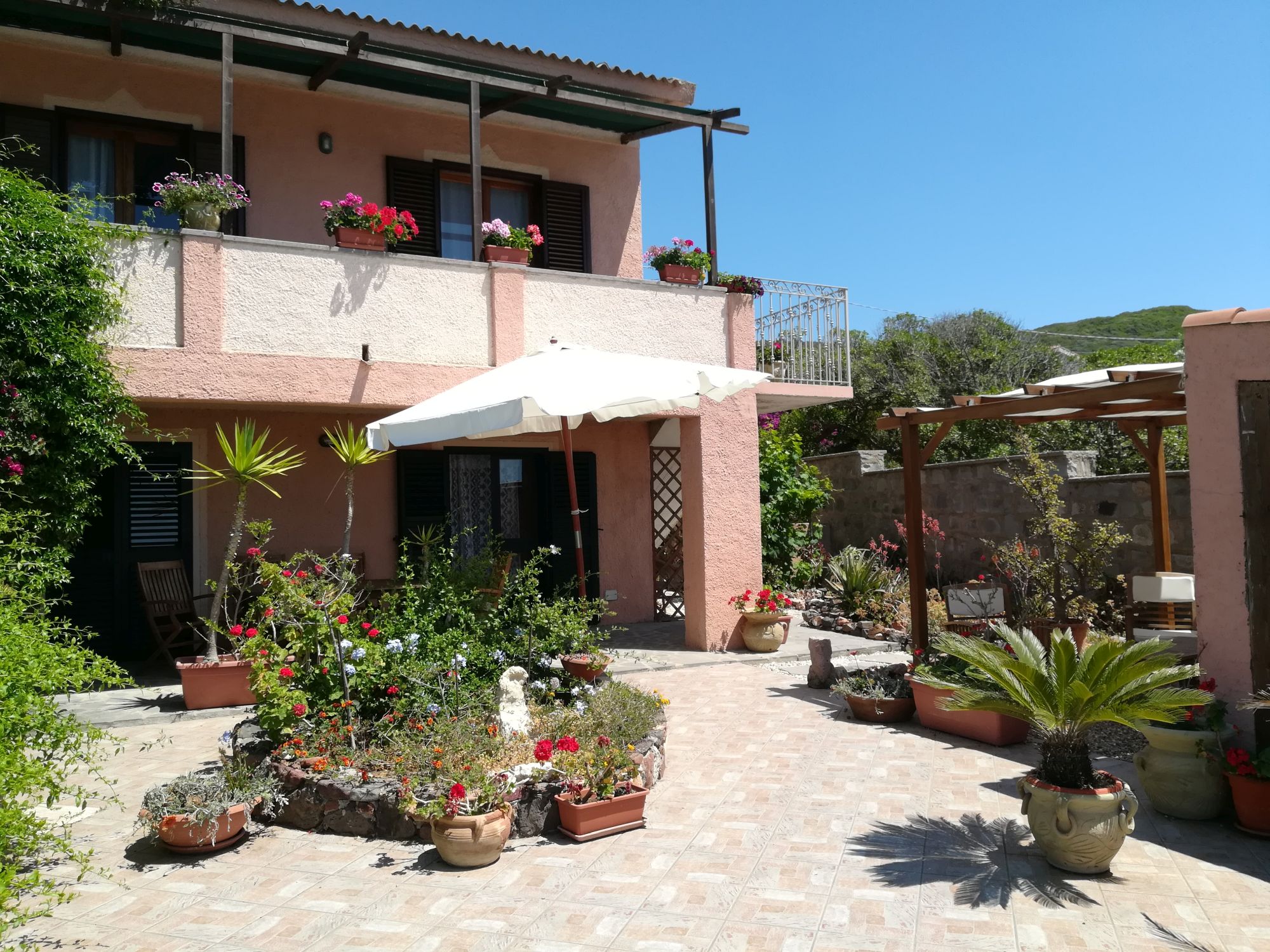 La facciata Bed and Breakfast B&B Andrea e Valentina Torre del Pozzo Sardegna